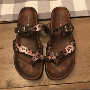 Volatile sandals
